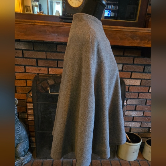 Cape - Picture 5 of 6